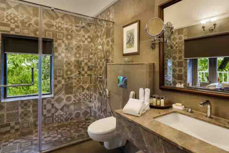 hotel royal room in naini retreat